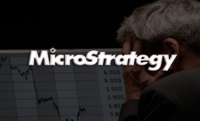 MSTR удерживает плавающий убыток