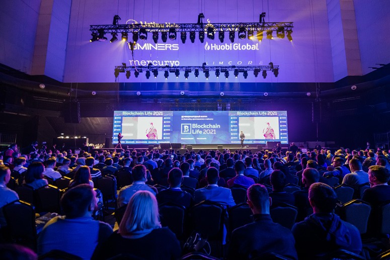 Сцена Blockchain Life 2021