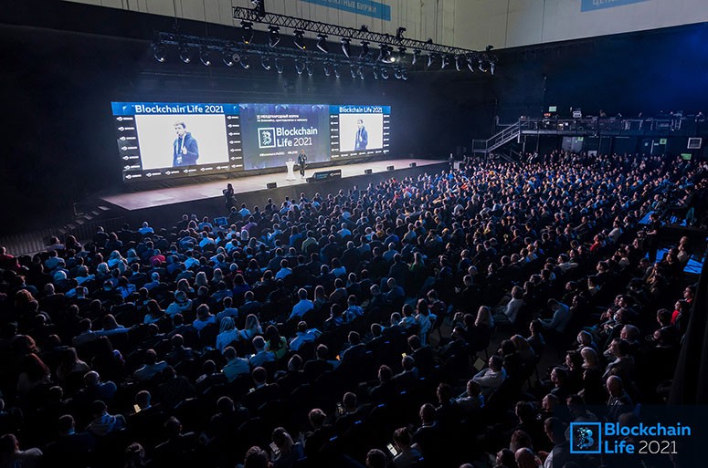 Выступление спикера на Blockchain Life 2021